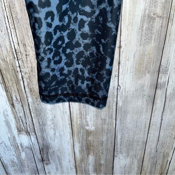 ZYIA Stone Leopard Scrunchy Light N Luxe Leggings - Picture 3 of 10